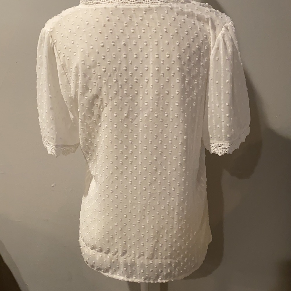 ▪️WHITE LACE TOP - Picture 2 of 2
